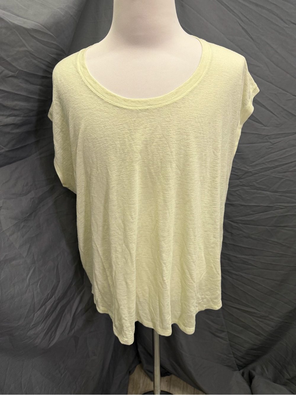 Athleta Pale Yellow Scoop Neck Short Sleeve Tee